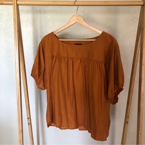ANN TAYLOR COPPER COLORED TOP. SIZE MEDIUM. NWT.